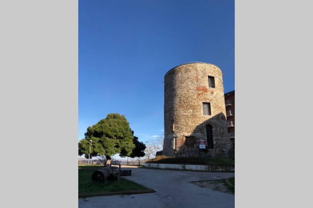 La Casetta Di Rosie, Alla Torre Guevara Potenza Exterior foto